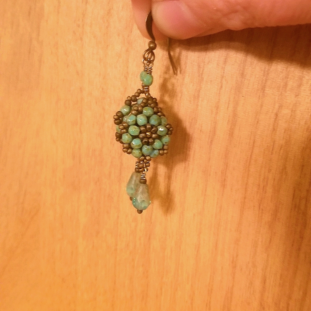Hand beaded earrings - Picture 2 of 2